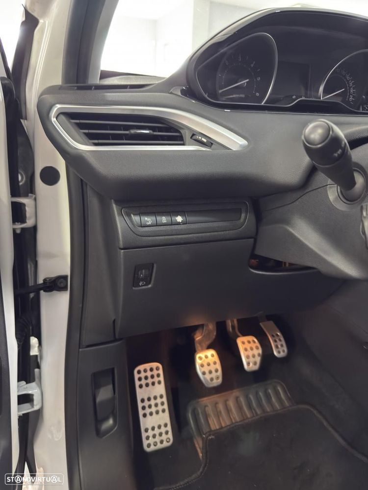 Peugeot 208 1.6 BlueHDi Allure - 12