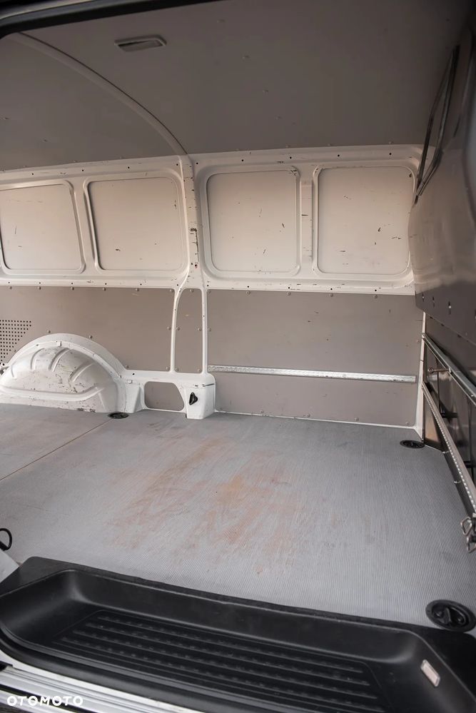 Volkswagen Transporter - 12