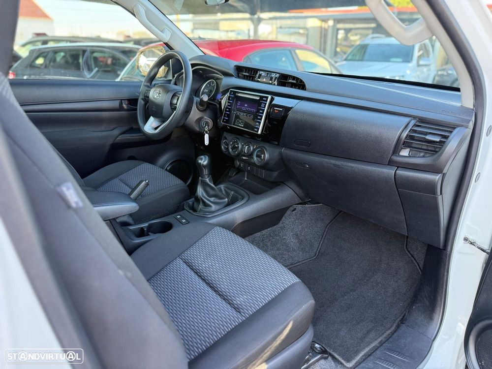 Toyota Hilux 2.4 D-4D 4WD CE CH - 38