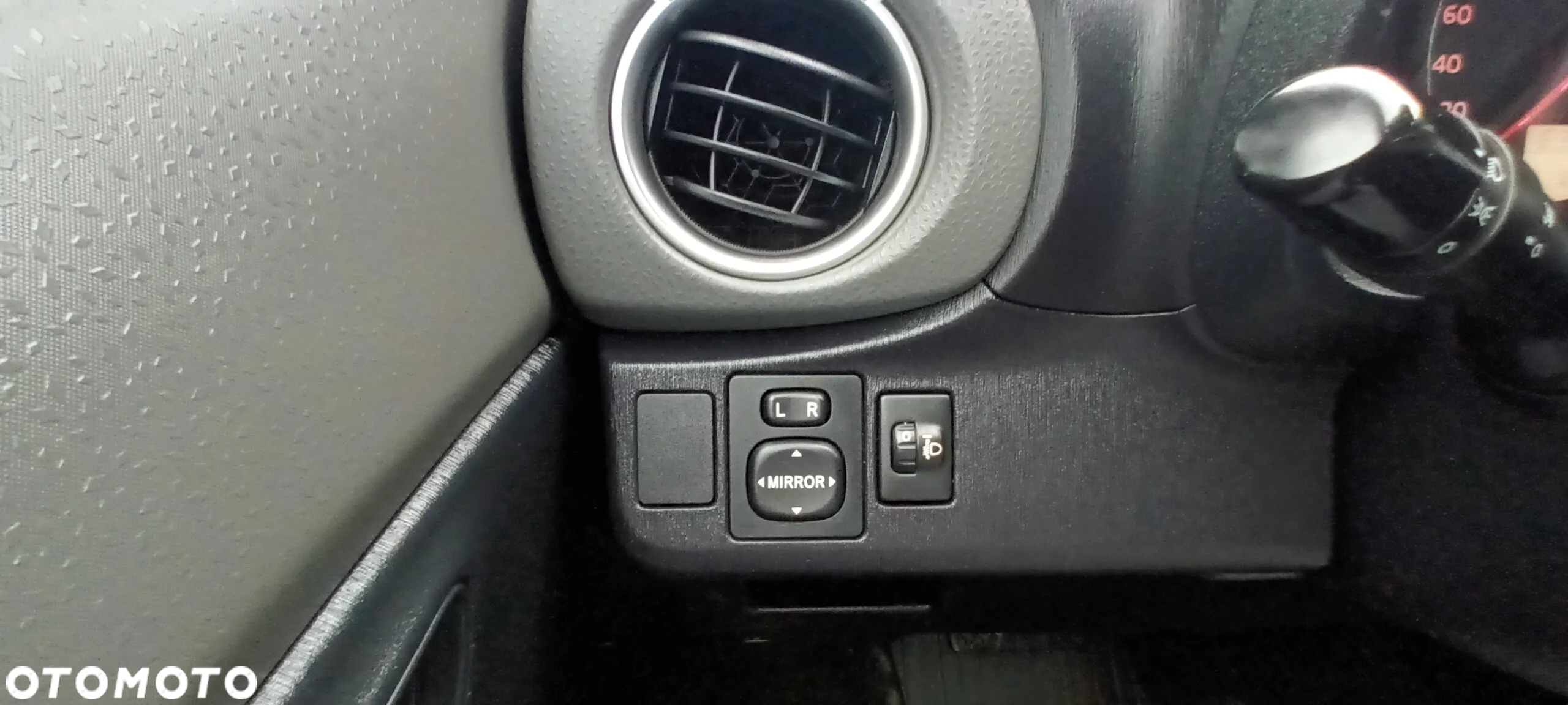 Toyota Yaris 1.0 Active - 25