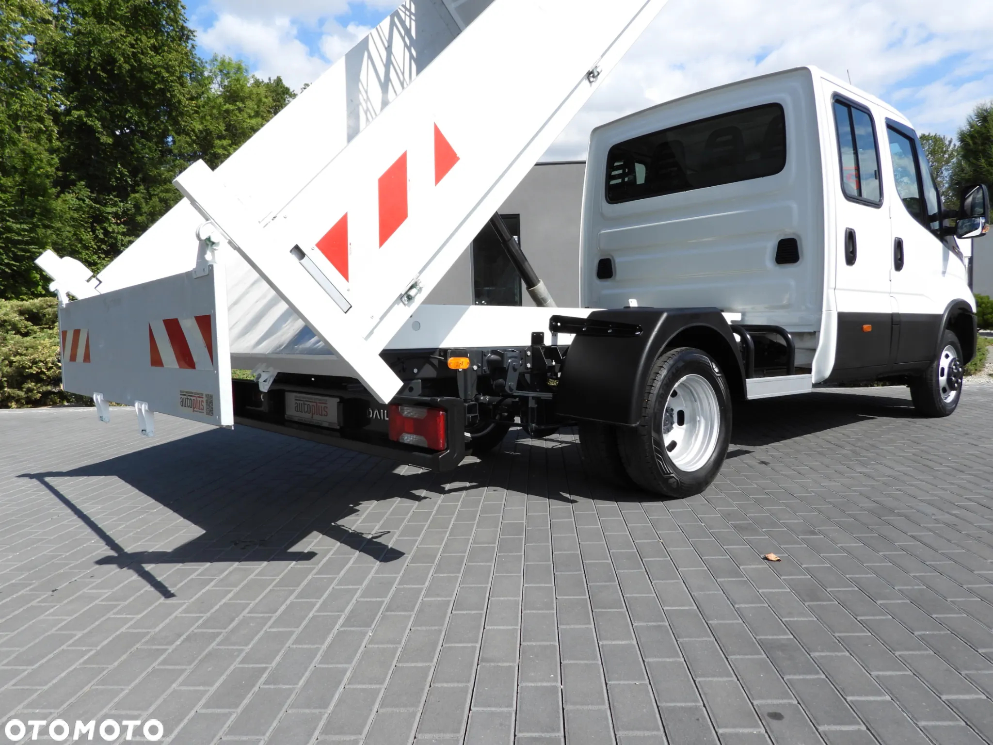 Iveco DAILY 35C16 WYWROTKA PODWÓJNA KABINA DOKA 6 MIEJSC TEMPOMAT NAWIGACJA BLIŹNIACZE KOŁA KLIMATYZACJA 160KM [ 344567 ] - 18