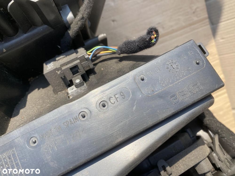 Nagrzewnica klimatronic 6Q1820308R Seat Ibiza IV OE - 3