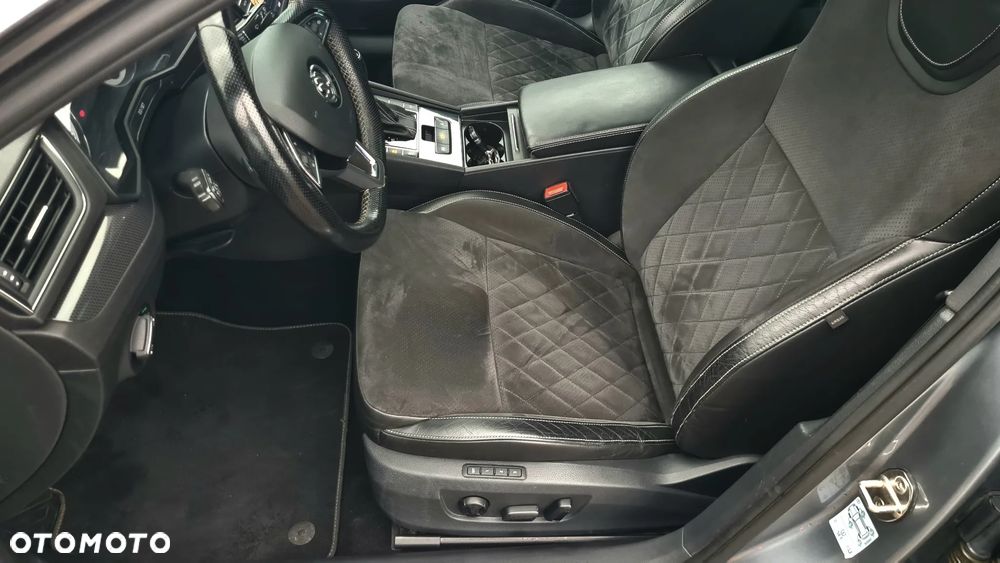 Skoda Superb 2.0 TDI Sportline DSG - 19
