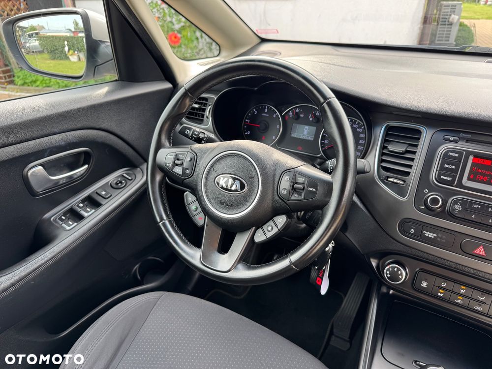 Kia Carens - 33