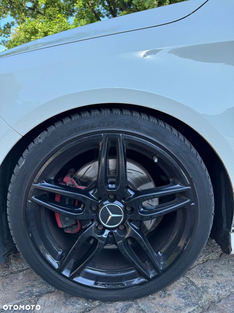 Mercedes-Benz CLA 220 4-Matic AMG Line - 9