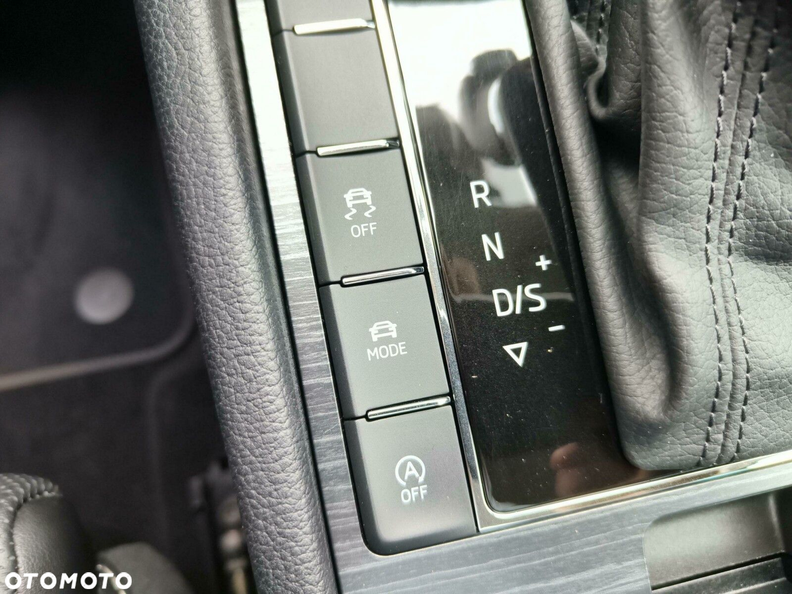 Skoda Superb 2.0 TDI SCR Style DSG - 24