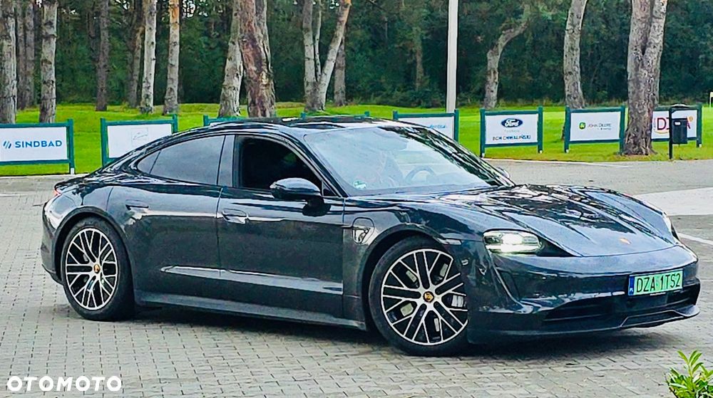 Porsche Taycan 4S - 11