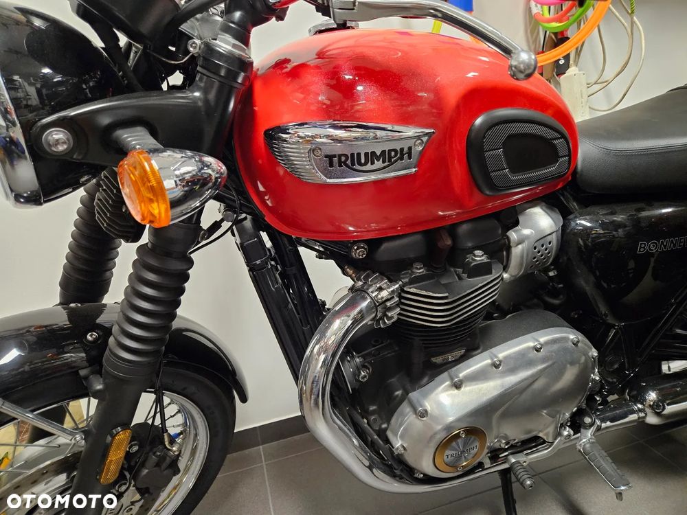 Triumph Bonneville - 8