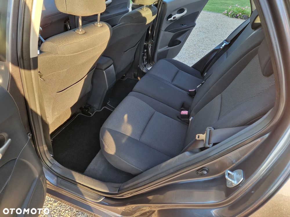 Toyota Auris - 13