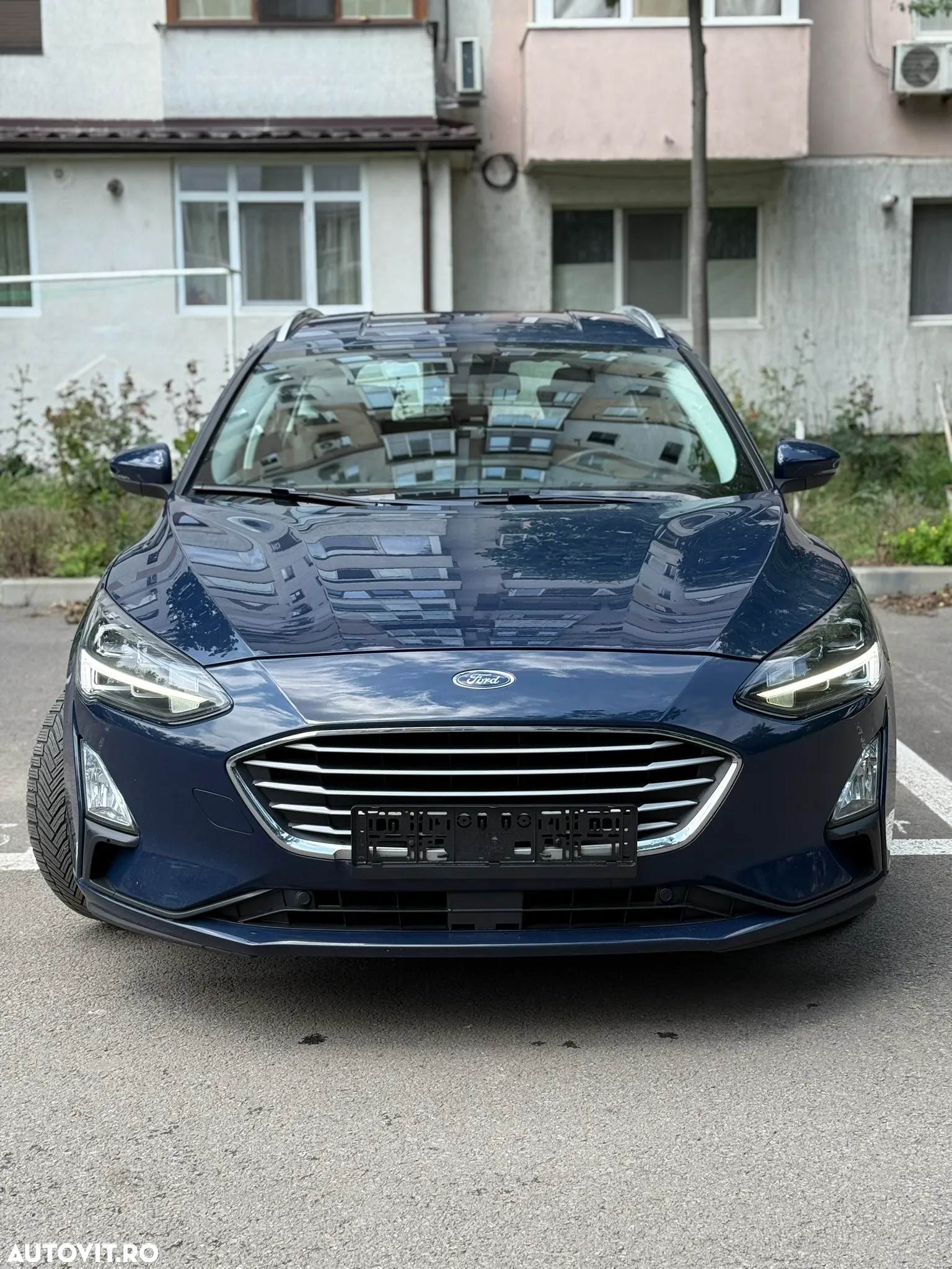 Ford Focus Turnier 1.5 EcoBlue Start-Stopp-System TITANIUM - 2