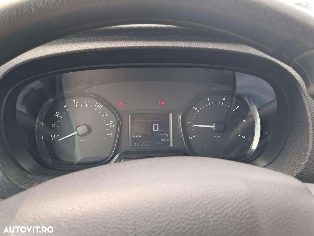 Peugeot EXPERT TRAVELLER - 9