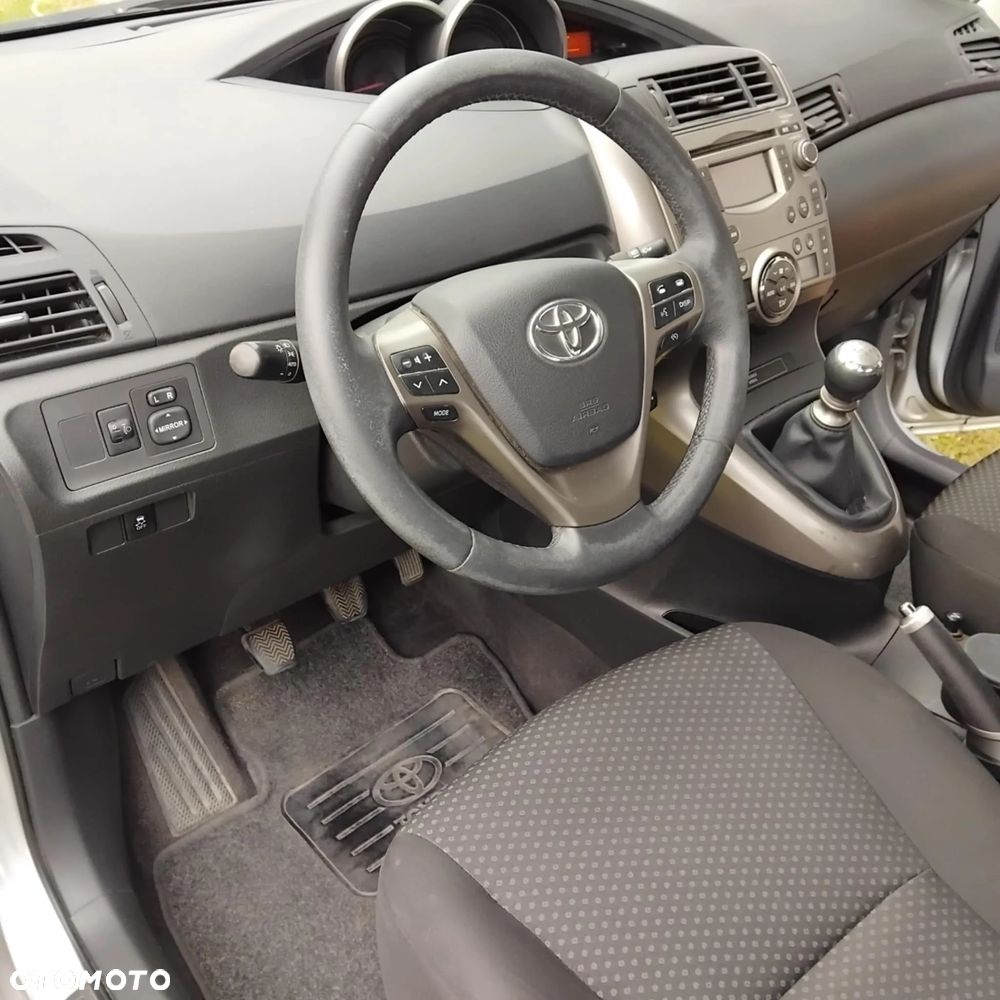 Toyota Verso 2.0 D-4D - 11