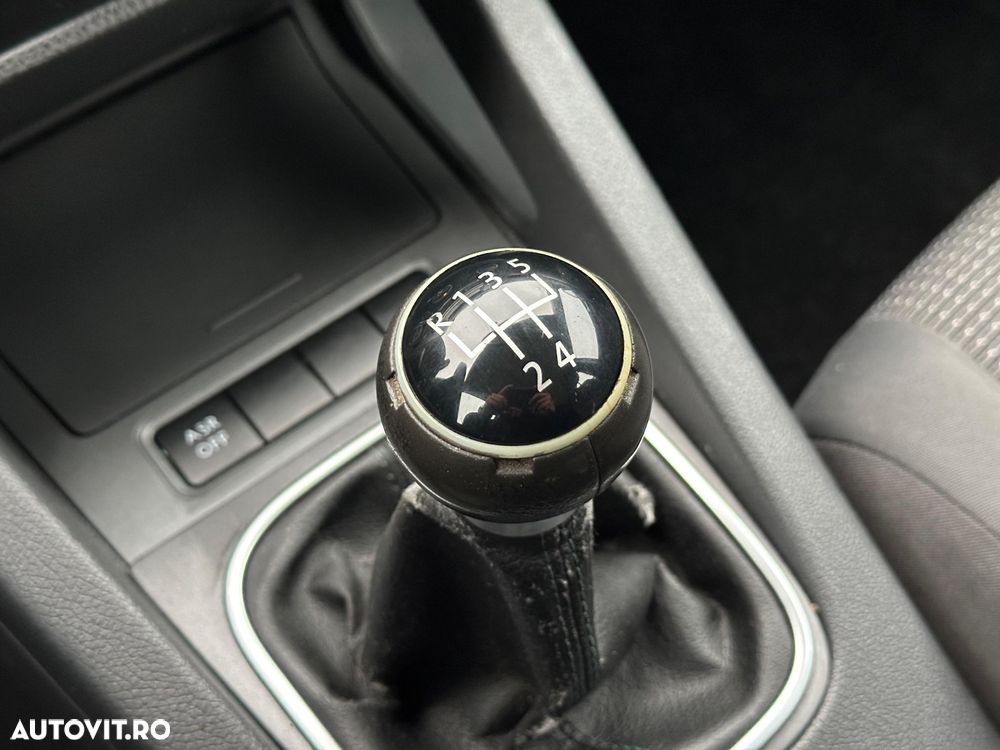 Volkswagen Jetta 1.9 TDI Comfortline - 31