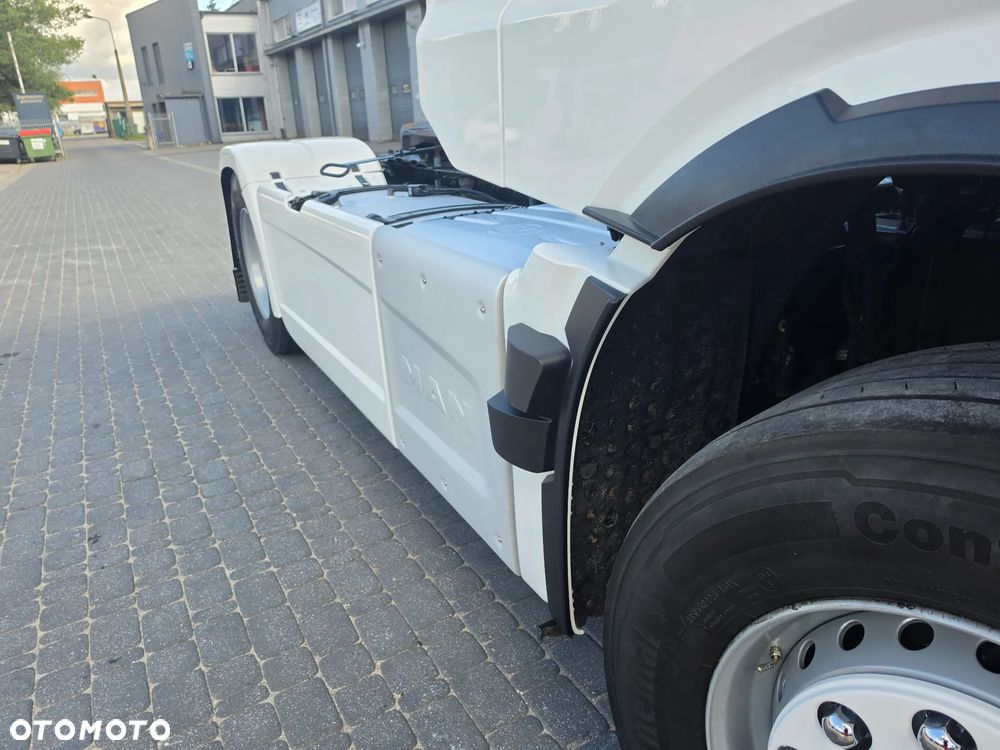 MAN TGX 18.510/ Pierwszy Właściciel /Import Niemcy / Zadbany /Euro 6/ Sobofer / Spojlery miedzy osiowe / 4 poduszki z tyłu / 2 komplety kluczy / - 8