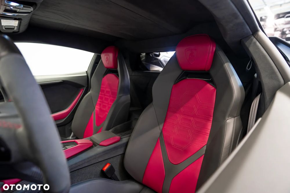 Lamborghini Revuelto - 17