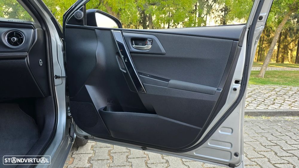 Toyota Auris 1.2T Comfort+Pack Techno +P.Sport — fotografia 47