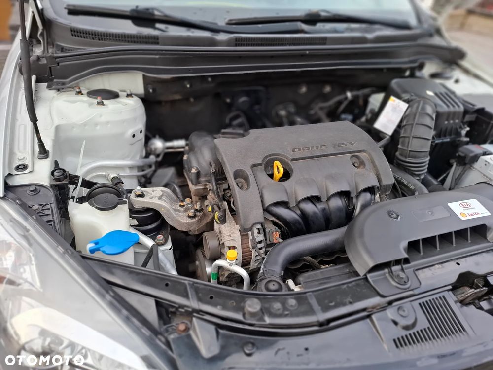 Kia Ceed 1.4 CVVT Dream-Team Edition - 11