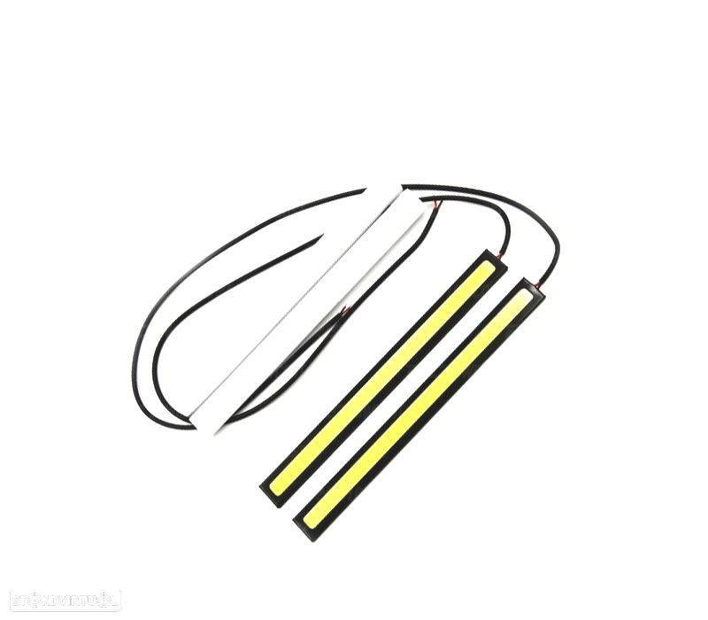 LUZ DIURNA UNIVERSAIS LED AUTOCOLANTE 6W 17CM - 1
