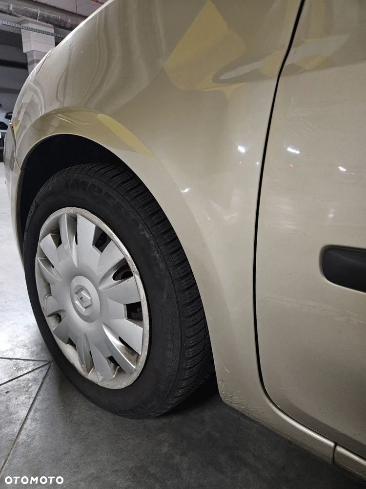 Renault Clio 1.4 16V Authentique - 4