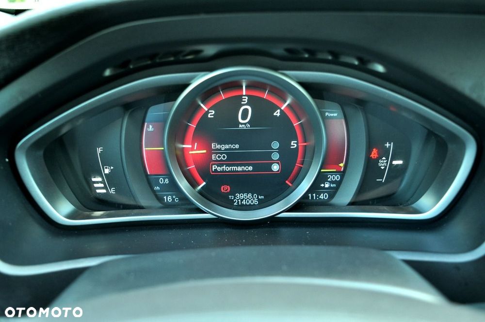 Volvo V40 D2 Momentum - 16