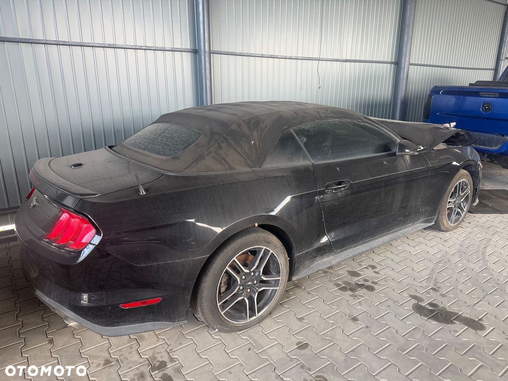 Ford Mustang - 6