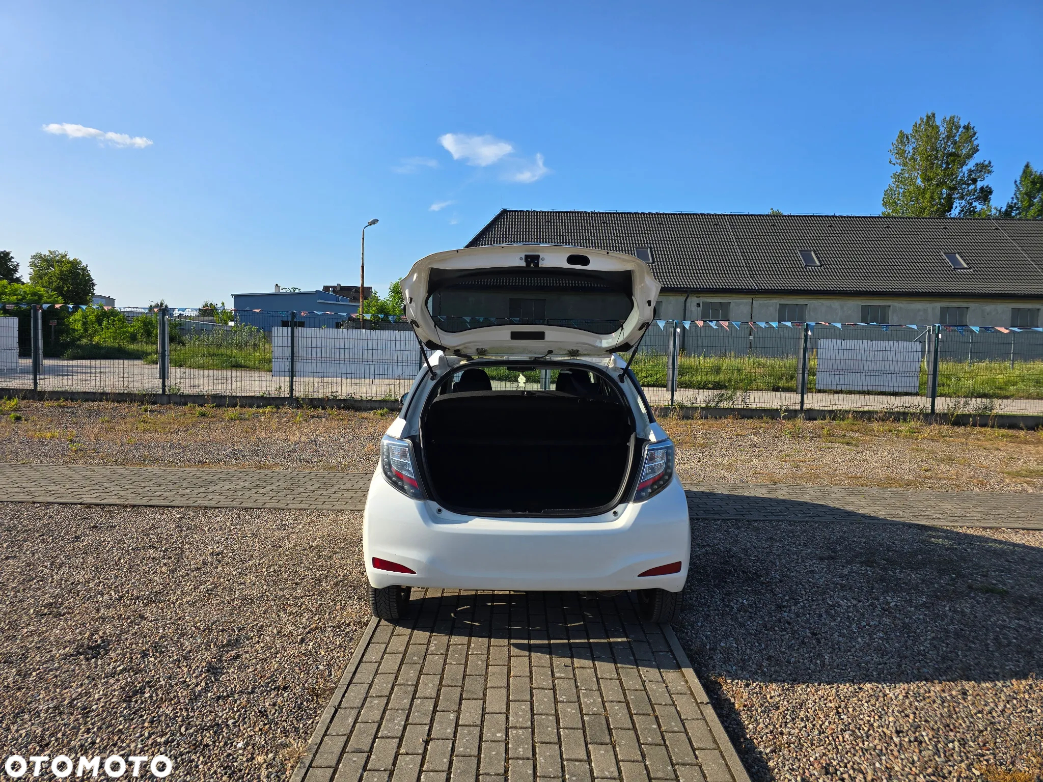 Toyota Yaris Hybrid 100 Premium - 10