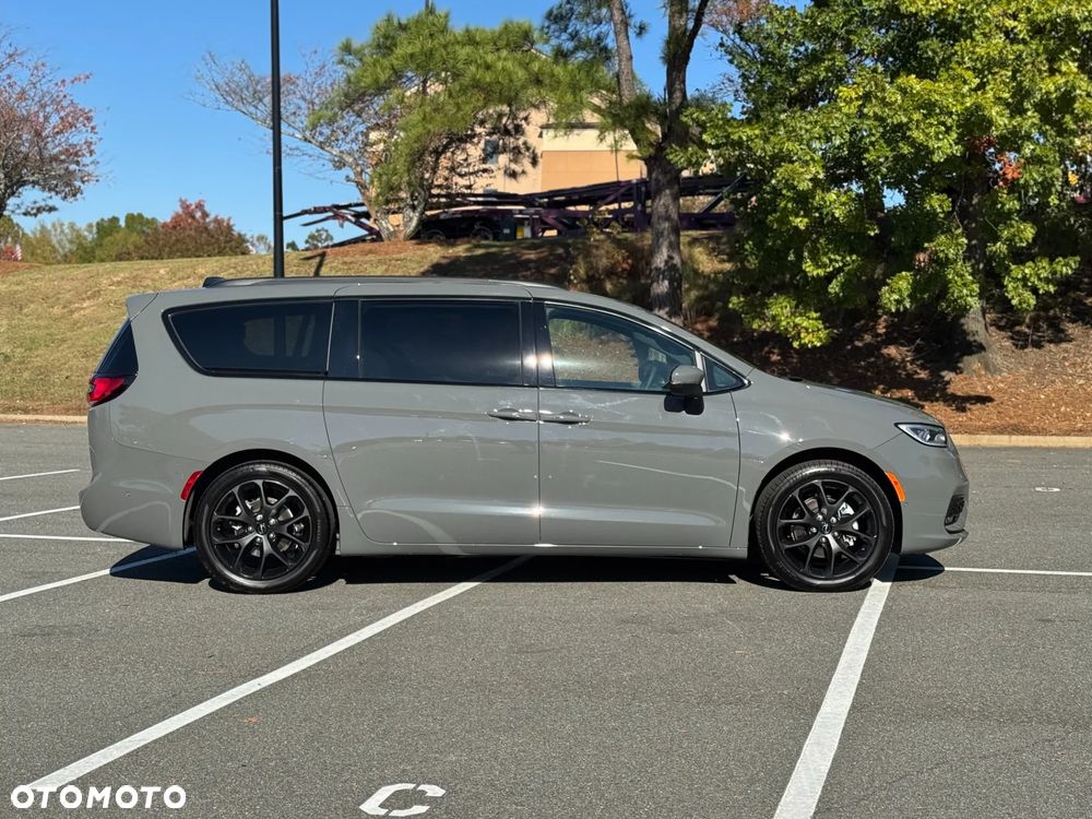 Chrysler Pacifica - 9