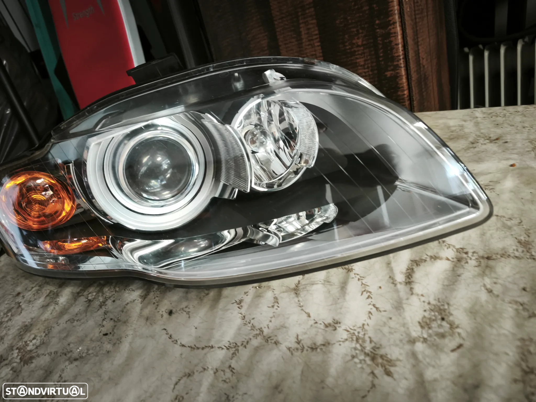 Farol direito bi-xenon Audi A4 B7 pisca laranja - 2