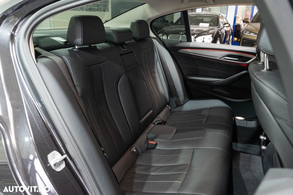 BMW Seria 5 520d Aut. Luxury Line - 7