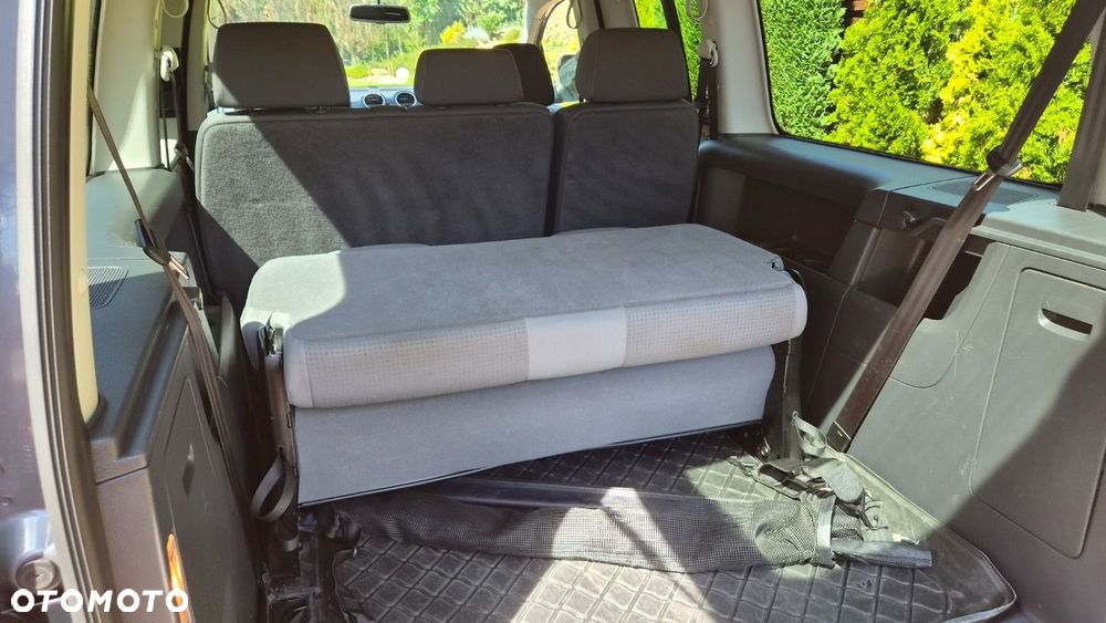 Volkswagen Caddy Maxi Highline DSG - 23
