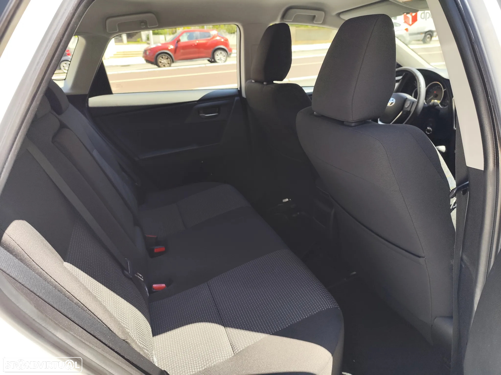 Toyota Auris 1.4 D-4D Comfort+J16+Navi - 14