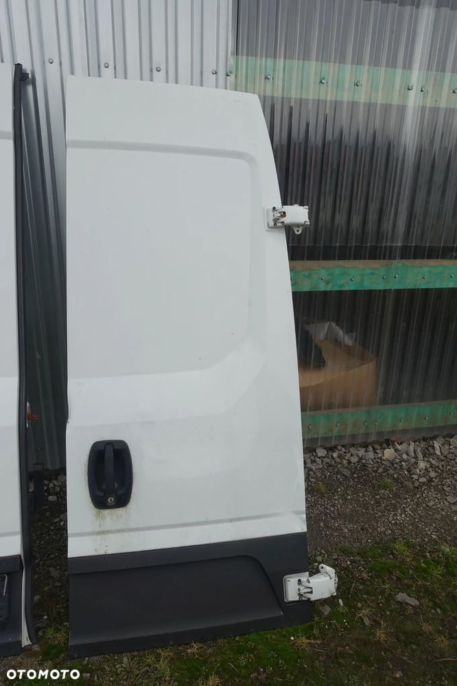 DRZWI PRAWY TYŁ IVECO DAILY 17r.