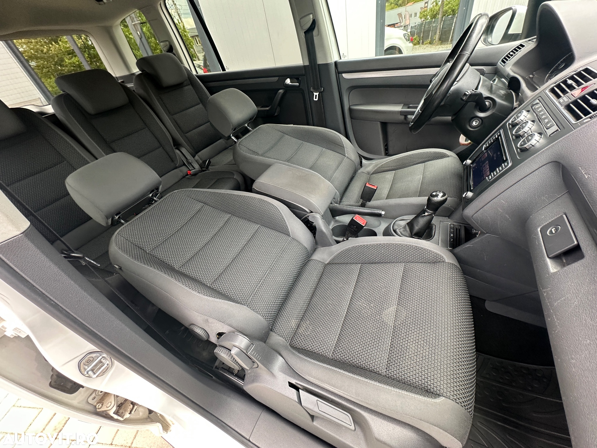Volkswagen Touran 2.0 TDI BlueMotion Technology Comfortline - 8