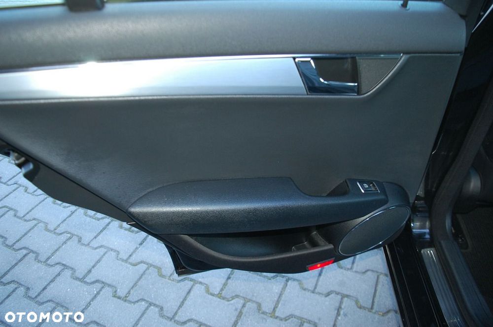 Mercedes-Benz Klasa C - 32