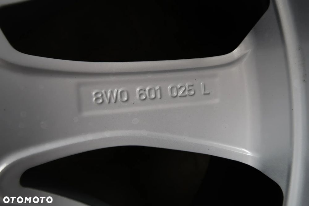 AD10 Felga audi A4 8w060125L 7,5x17et38 - 5