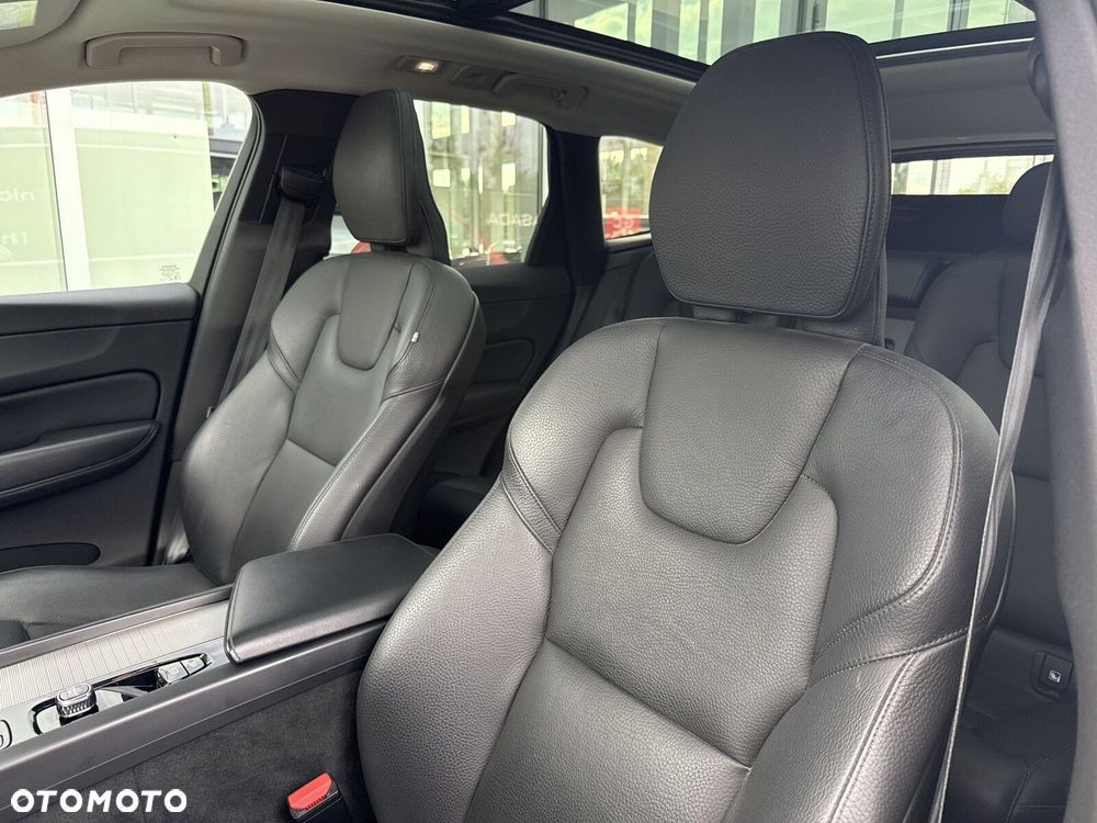 Volvo XC 60 B4 D AWD Plus Bright - 19