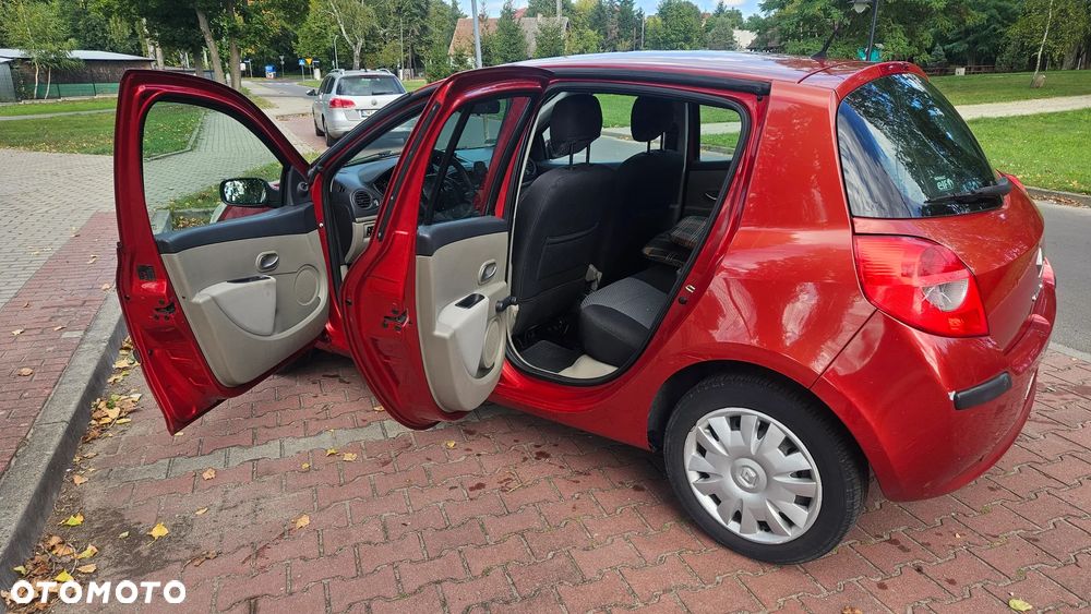 Renault Clio - 10