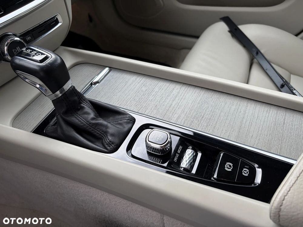 Volvo V60 D4 Inscription - 32