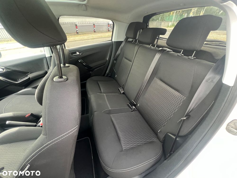 Peugeot 208 1.6 BlueHDi Allure S&S - 11