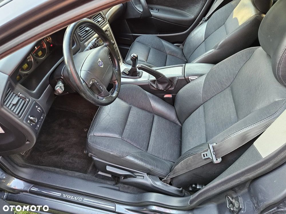 Volvo V70 2.4 Optima - 17