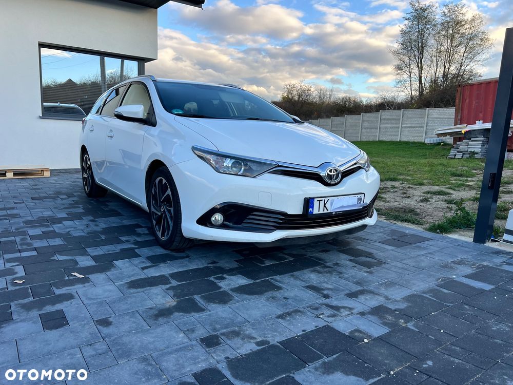 Toyota Auris 1.6 D-4D Executive - 11