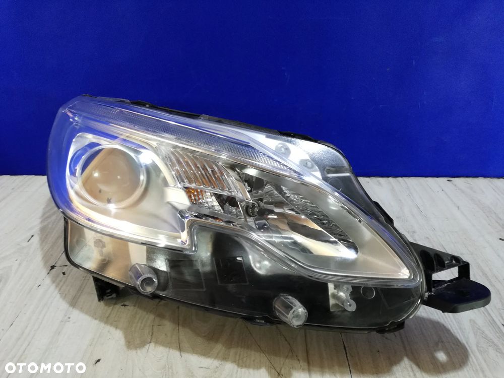 Peugeot 2008 lampa reflektor przód prawa Anglik 13/16 - 2