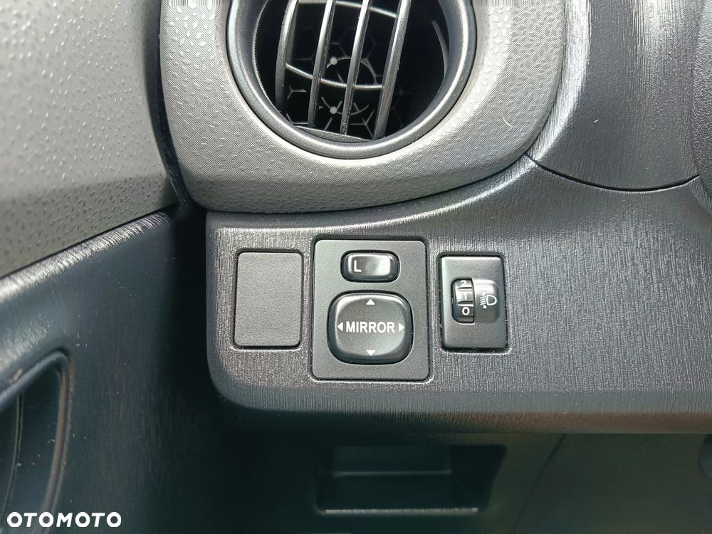 Toyota Yaris - 13