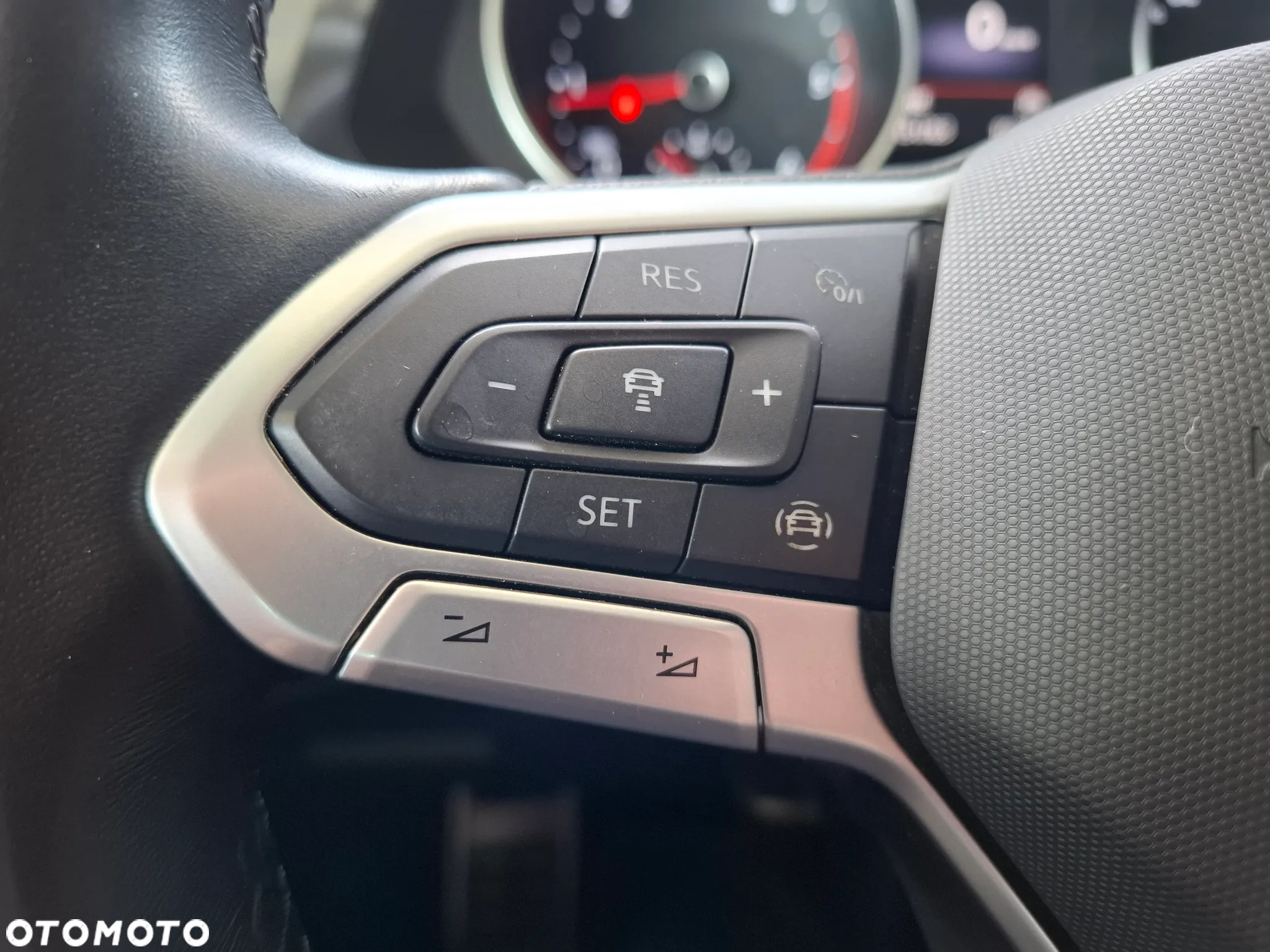 Volkswagen Tiguan 2.0 TDI SCR Urban Sport - 18