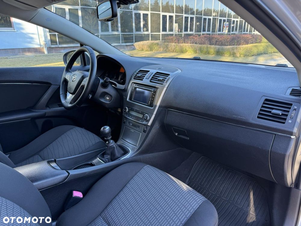 Toyota Avensis - 16