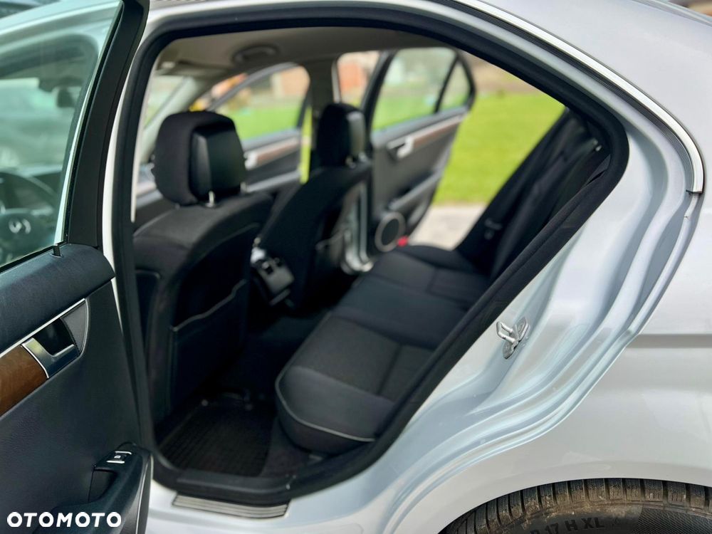 Mercedes-Benz Klasa C - 32