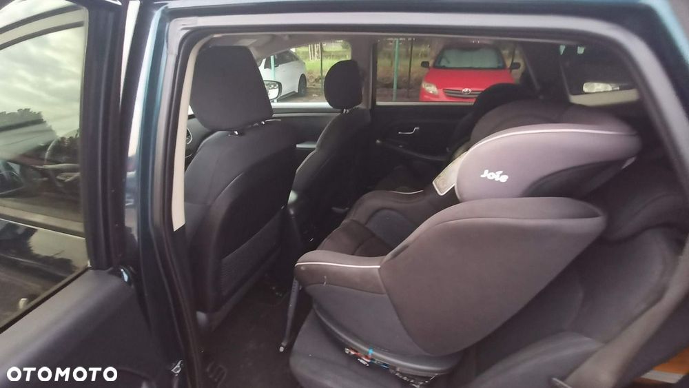 Kia Carens 1.7 CRDi L 7os - 29