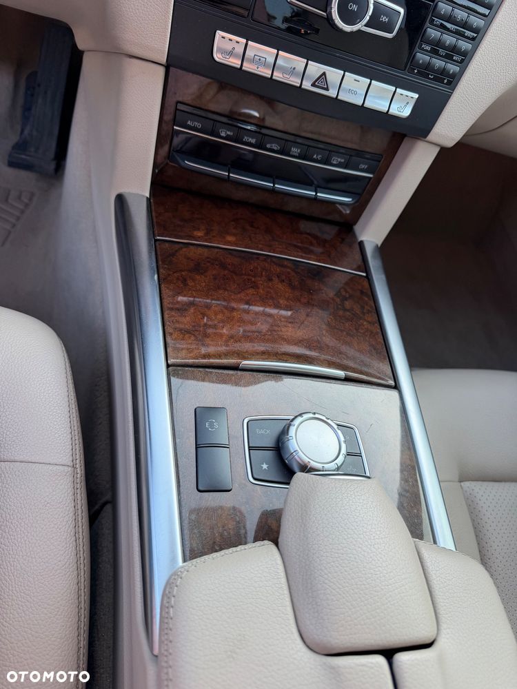 Mercedes-Benz Klasa E 350 4Matic 7G-TRONIC - 17