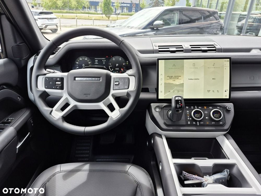 Land Rover Defender - 28