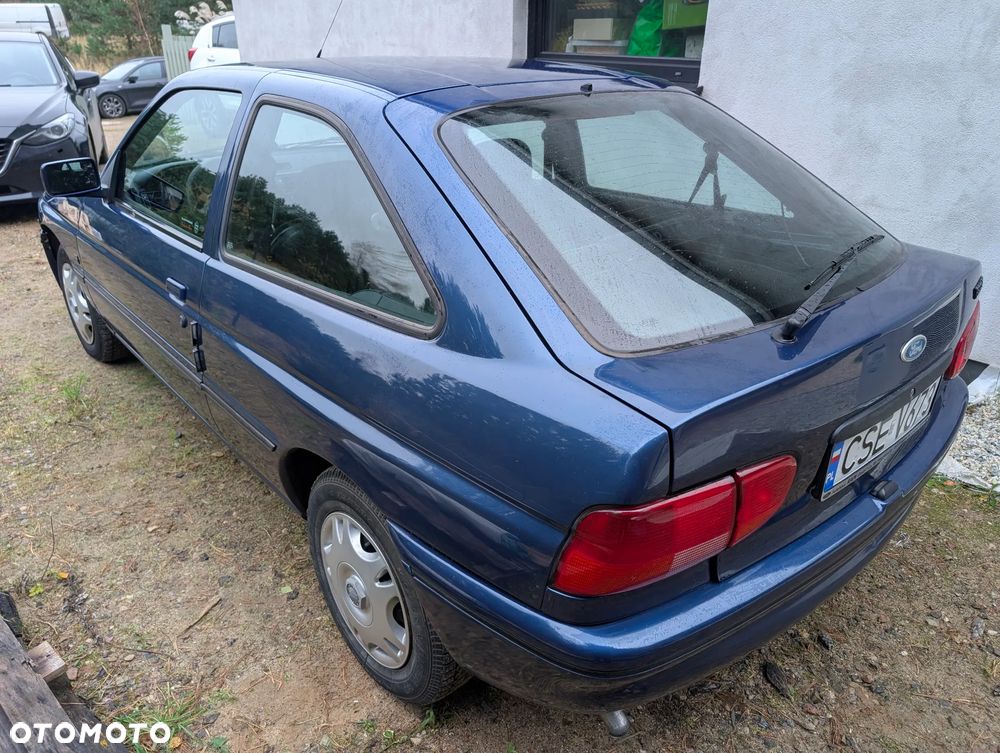Ford Escort ver-1-6-16v-flair - 4
